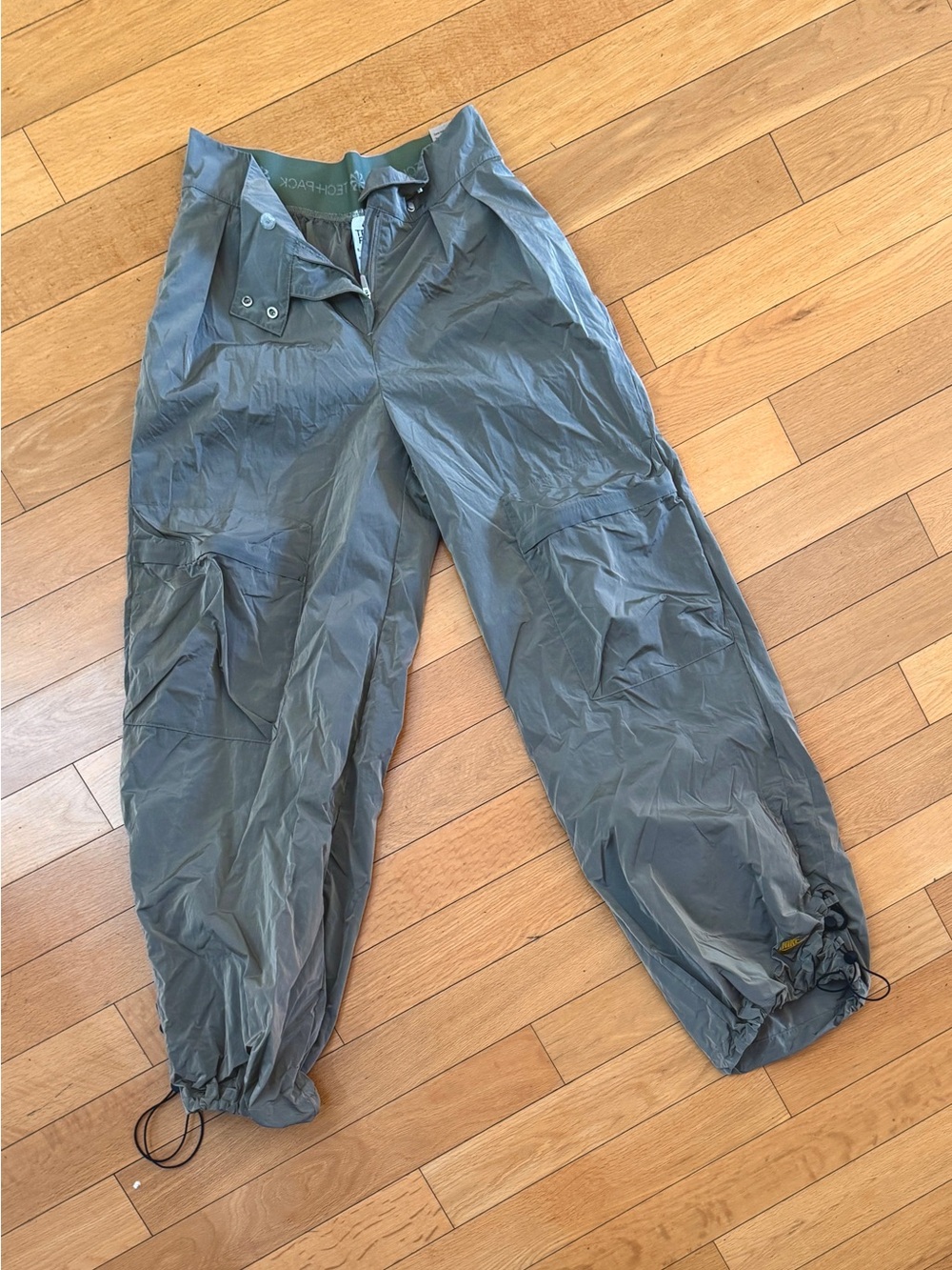 NEVER WORN Nike Olive Gray Women's Cargo Track Pants